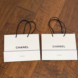 CHANEL Elegant White Gift Bags